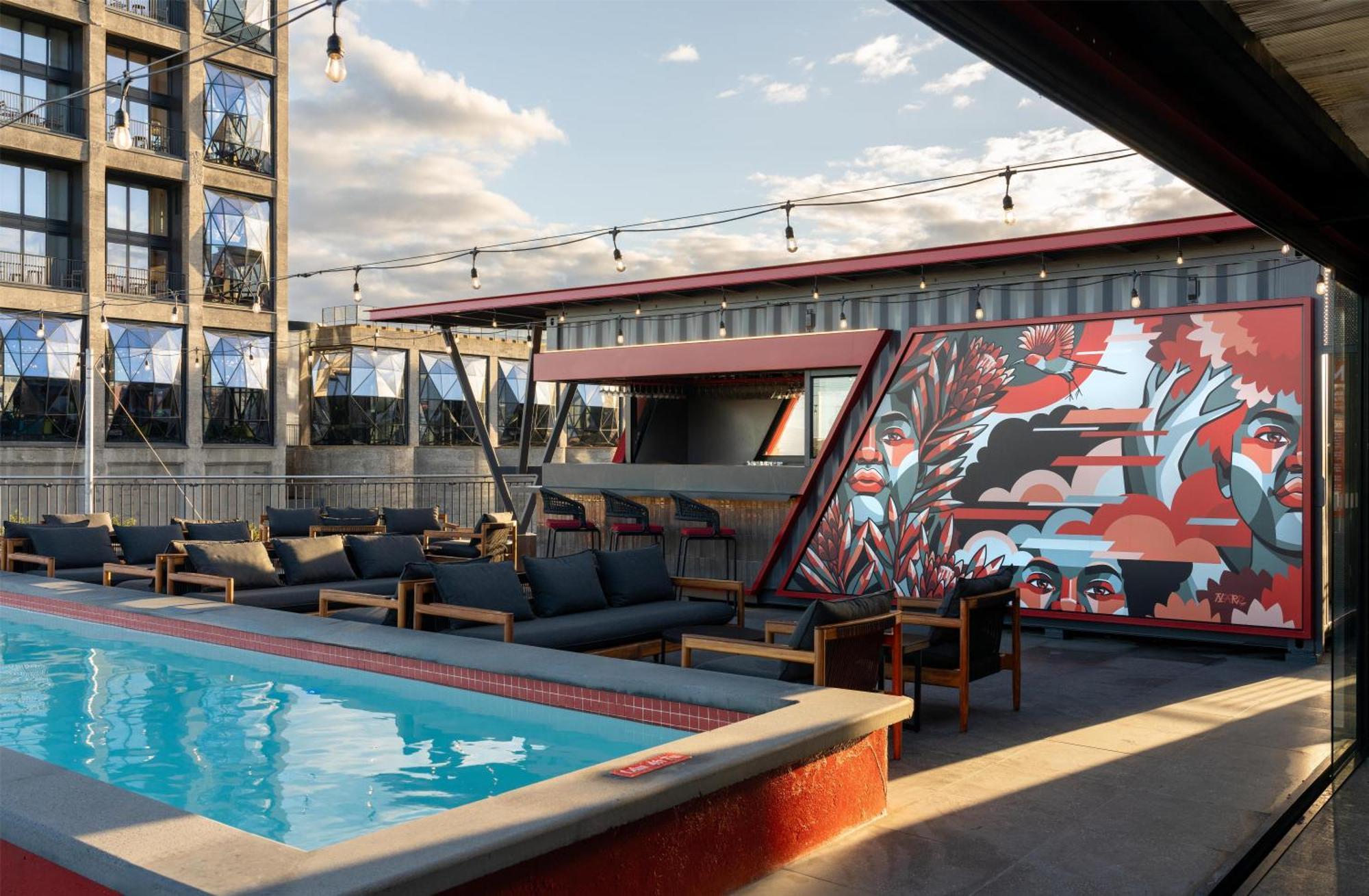 HOTEL RADISSON RED V&A WATERFRONT, ケープタウン