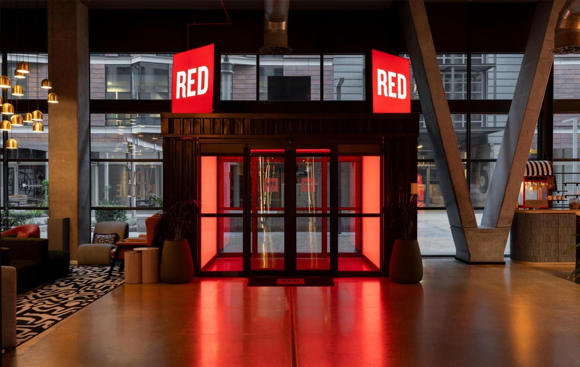 Radisson Red Hotel V&A Waterfront Cape Town | Rooftop Pool & City Views